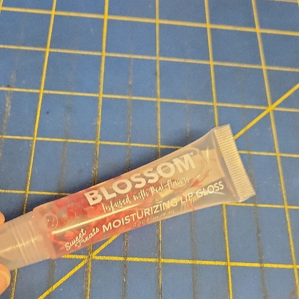 Blossom Sweet Treats Moisturizing Lip Gloss 9ml New Sealed Tube - Caramel Apple